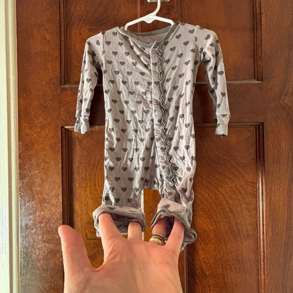 Kickee Pants 12-18mo Gray Ruffle Heart Print LS/Lpant Button-Up OnesiewBackflap